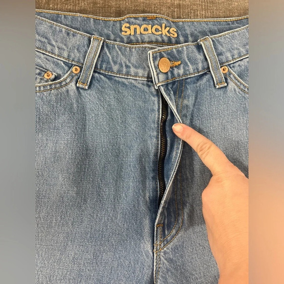 NEW Snacks by Mother High Waisted Twizzy Knee Shorts - Picture 3 of 11